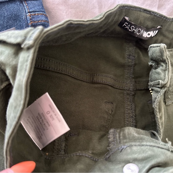 Fashion Nova NWT Skinny Jeans Size 0/1 - Picture 4 of 9